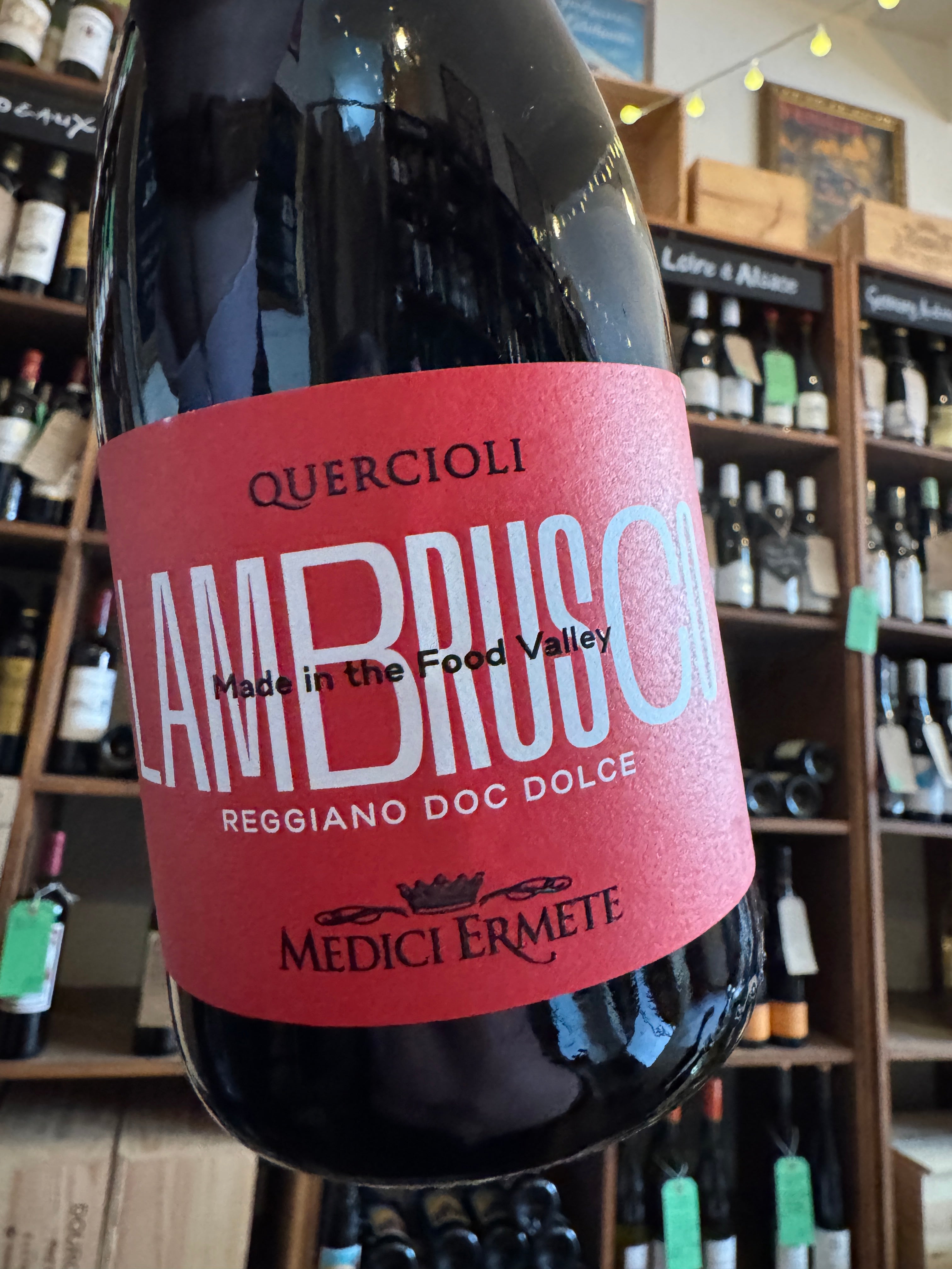 Medici Ermete Quercioli Lambrusco Reggiano Dolce Red Label 75cl